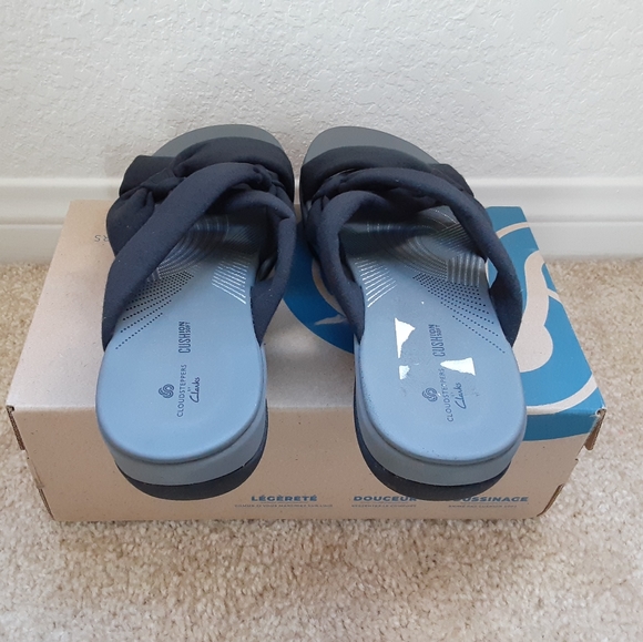 Clarks - Picture 3 of 4